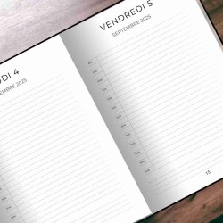 Agenda gamer geek et fan de jeux vidéo : année scolaire 2025 - 26 avec 1 page par jour, heure par heure
